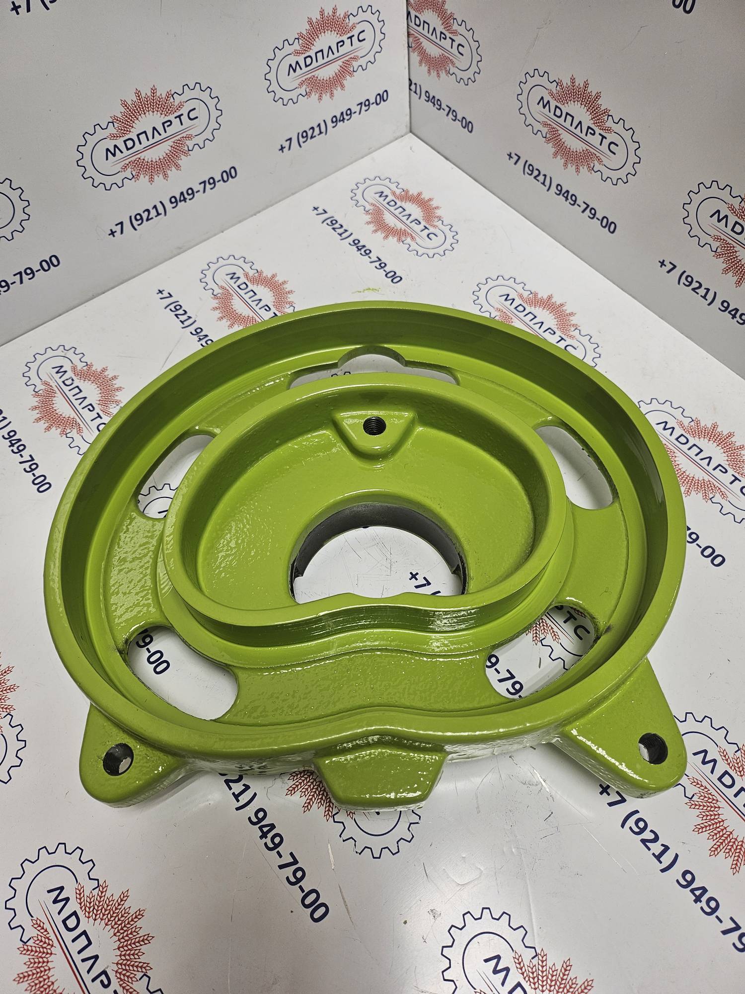 MD Parts. Запчасти: СЕЛЬХОЗ ТЕХНИКА: ЭКСЦЕНТРИК ЛЕВЫЙ                        