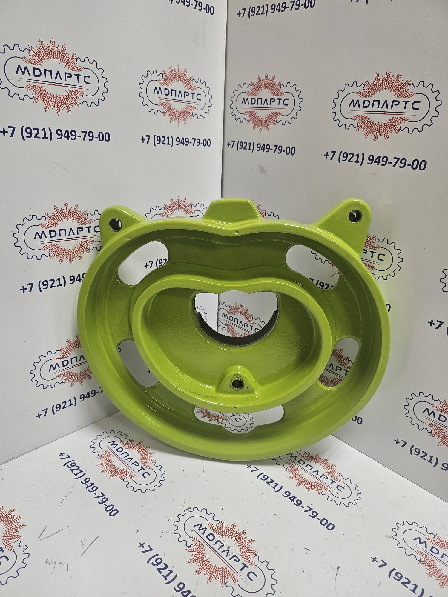 MD Parts. Запчасти: СЕЛЬХОЗ ТЕХНИКА: ЭКСЦЕНТРИК ПРАВЫЙ                       