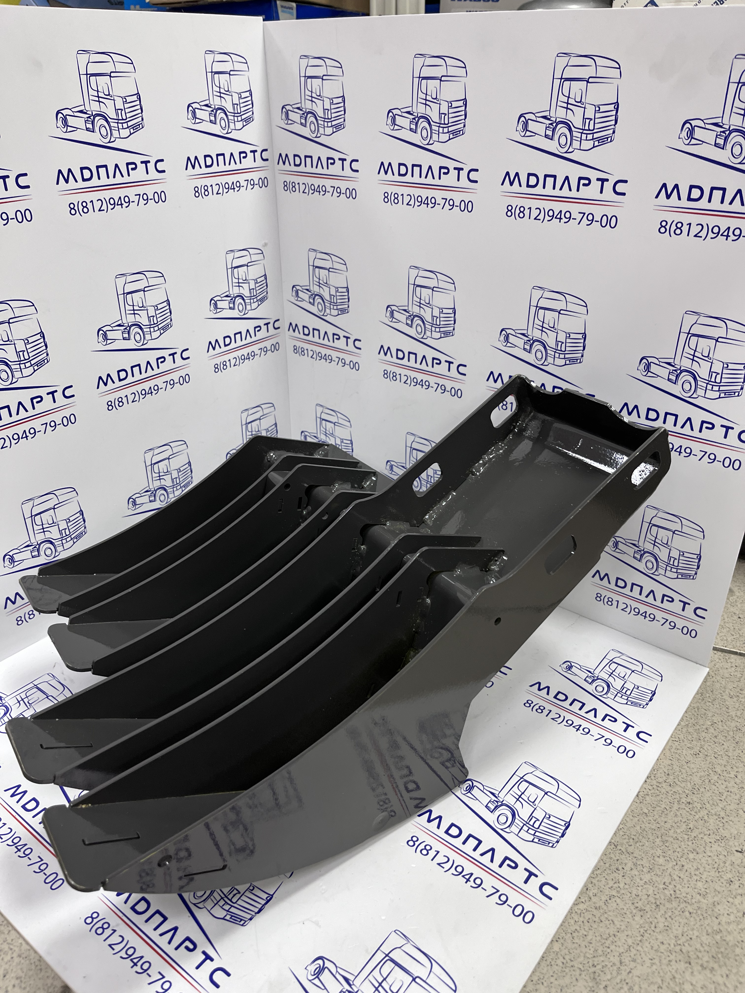 MD Parts. Запчасти: СЕЛЬХОЗ ТЕХНИКА: СКРЕБОК ЛЕВЫЙ                           